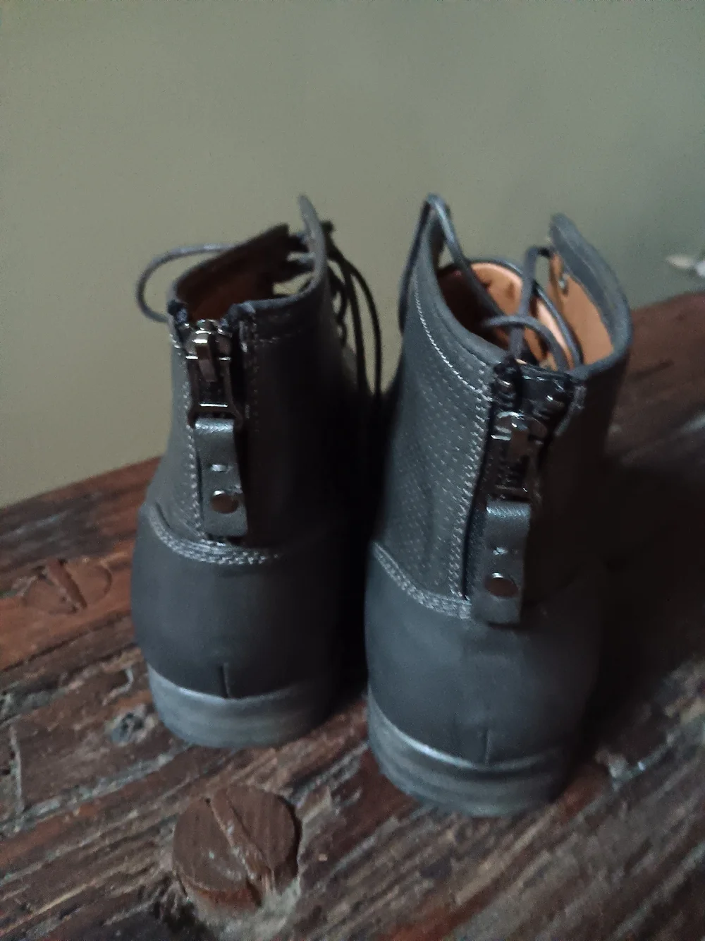 NWT XP Dry Goods Men’s Ankle Chukka Boots – Size US 8 / EU 41.5 – Dark Grey